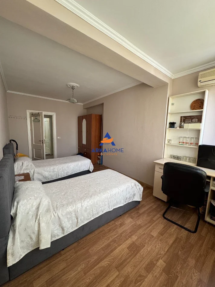 Tirane, shitet apartament 3+1+Ballkon Kati 6, 161 m² 215.000 €