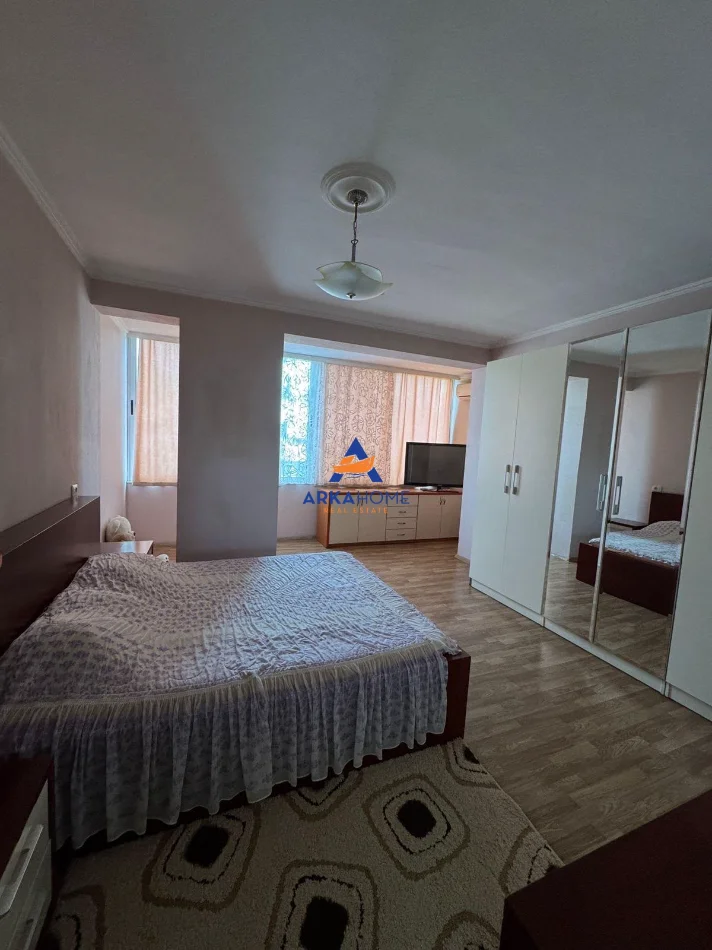 Tirane, shitet apartament 3+1+Ballkon Kati 6, 161 m² 215.000 €