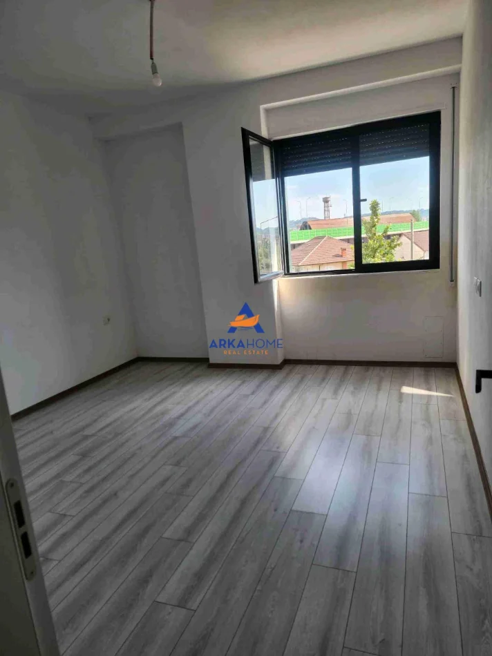 Tirane, shitet apartament 3+1+Ballkon Kati 1, 150 m² 202.500 €