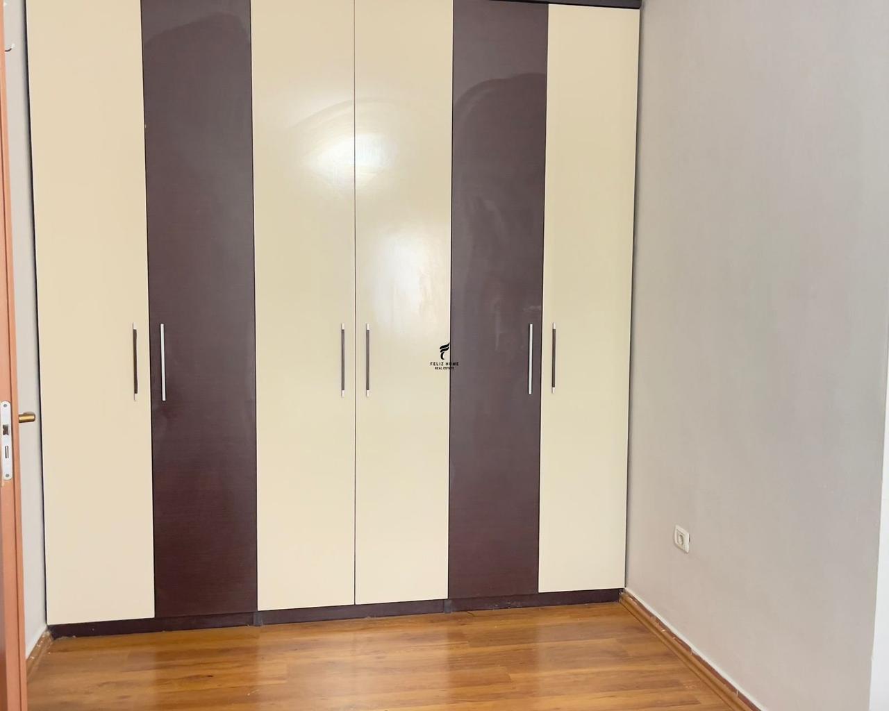Appartamento in affitto 1+1 in quartiere Xhamllik 50.000 LEKE FH-79960