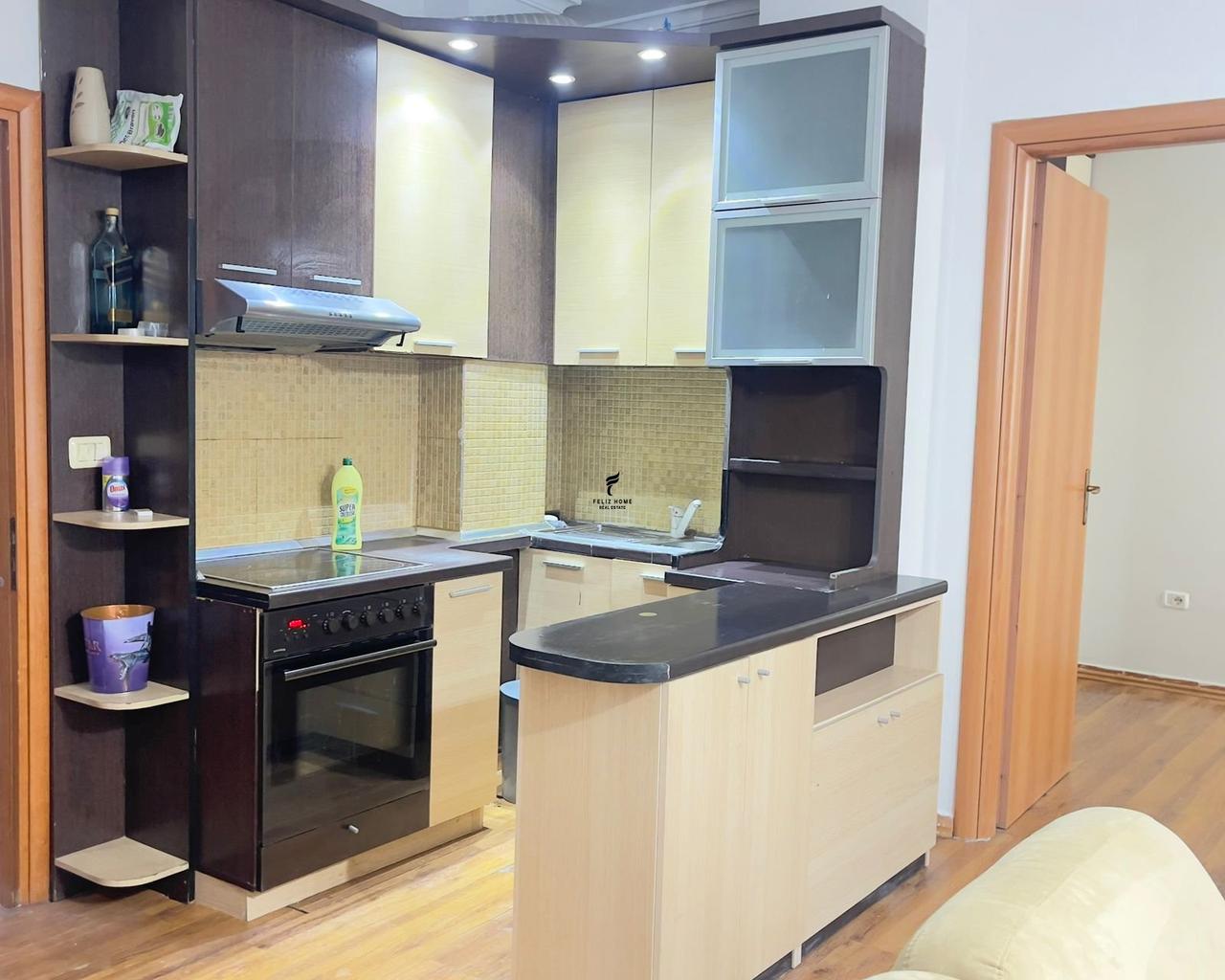 Appartamento in affitto 1+1 in quartiere Xhamllik 50.000 LEKE FH-79960