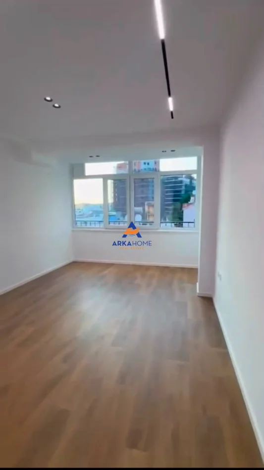 Tirane, shitet apartament 1+1 Kati 4, 30 m² 115.000 €