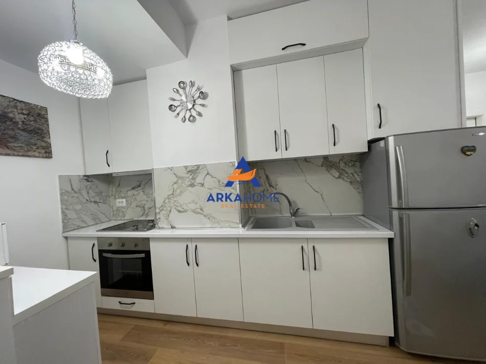 Tirane, shitet apartament 1+1+Ballkon Kati 4, 50 m² 125.000 €