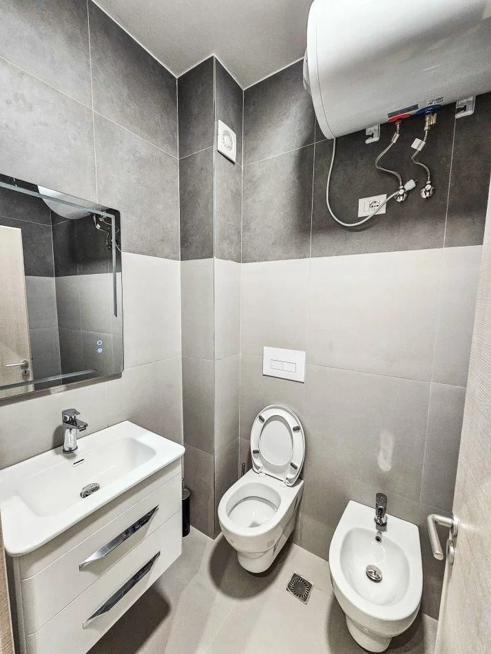 Tirana, appartamento in affitto con 1+1+balcone al terzo piano, 70 m², 590 € (ASTIR)