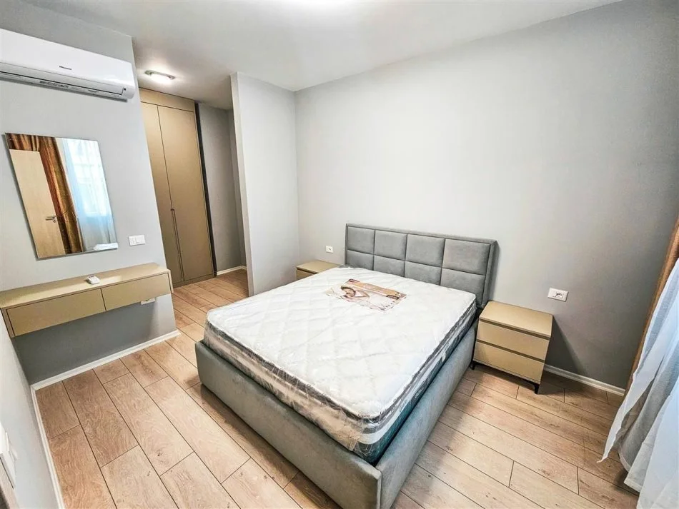Tirana, appartamento in affitto con 1+1+balcone al terzo piano, 70 m², 590 € (ASTIR)