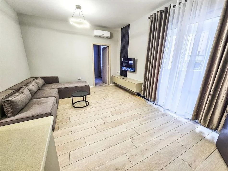 Tirana, appartamento in affitto con 1+1+balcone al terzo piano, 70 m², 590 € (ASTIR)