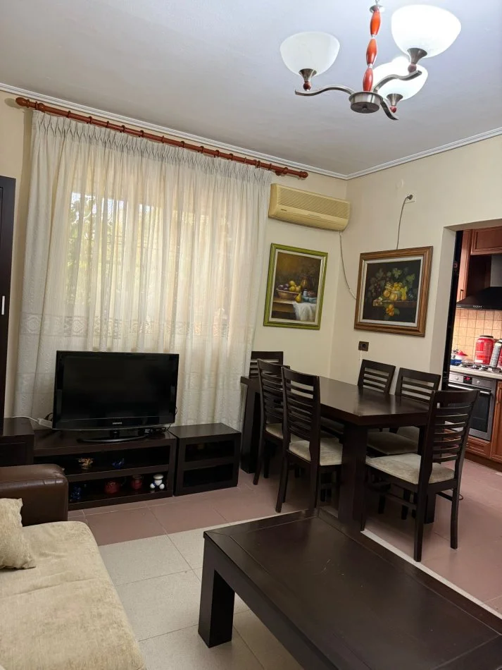 Tirane, affitto appartamento 2+1 Piano 1, 75 m² 600 € (ALI DEMI)