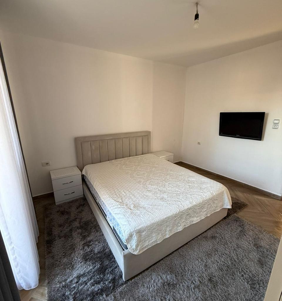 VILE ME QERA 2 KATESHE 5 MAJI 1.000 EURO