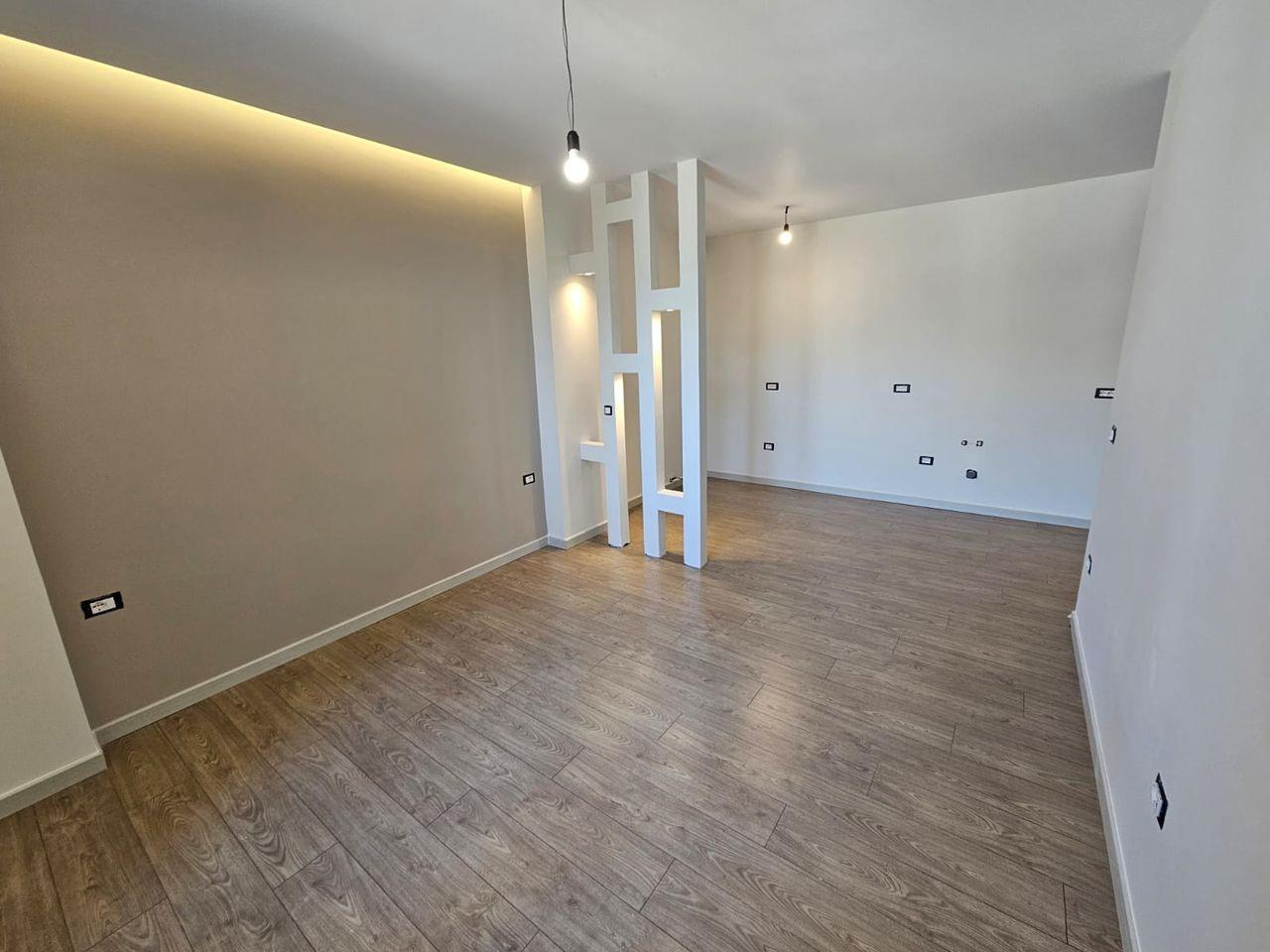 ZYRE ME QERA 132 M2 ZOGU I ZI 95.000 LEKE