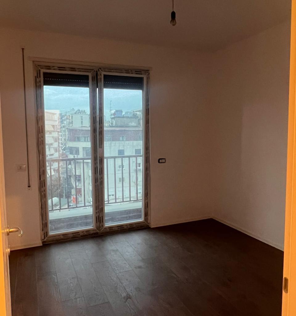 Zyra con piano di 95 m2 in zona centrale a 800 euro