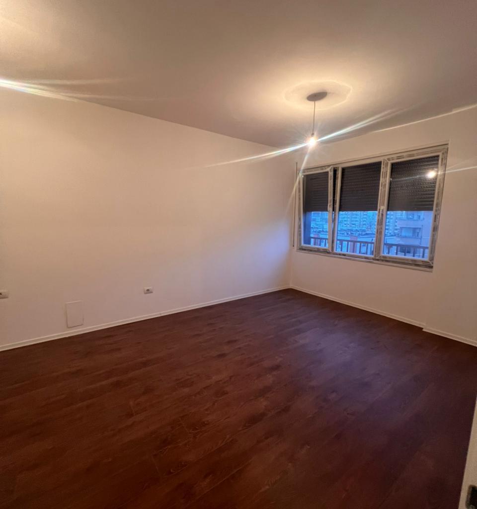 Zyra con piano di 95 m2 in zona centrale a 800 euro