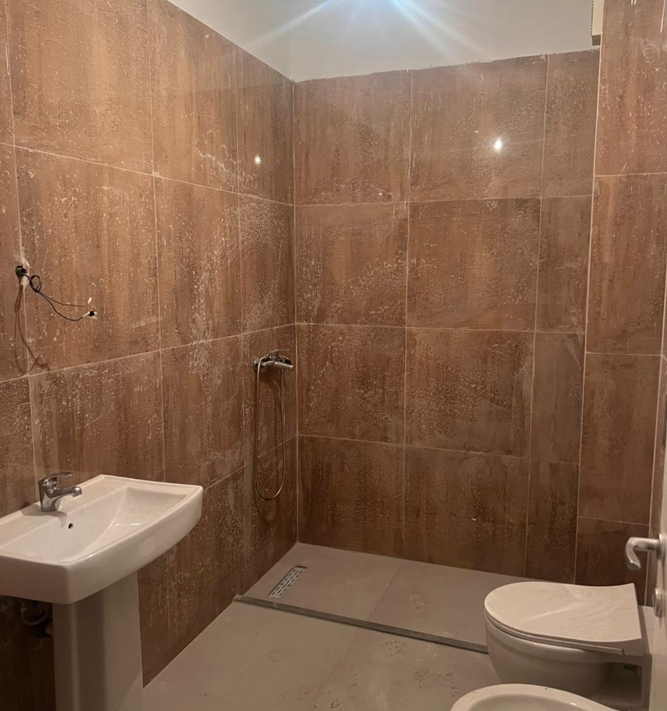 Zyra con piano di 95 m2 in zona centrale a 800 euro