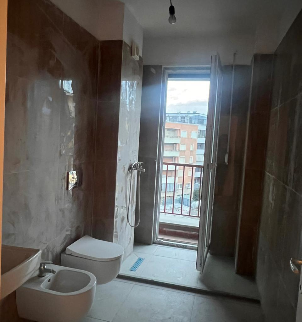Zyra con piano di 95 m2 in zona centrale a 800 euro