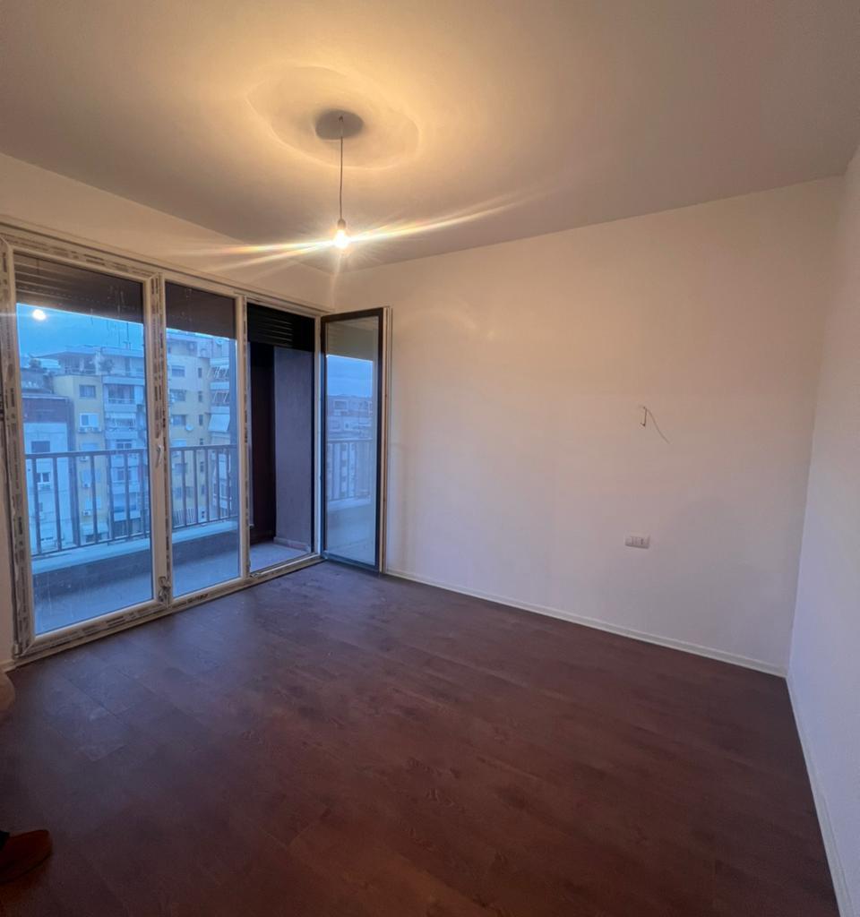 ZYRE ME QERA 95 M2 PAZARI I RI 800 EURO