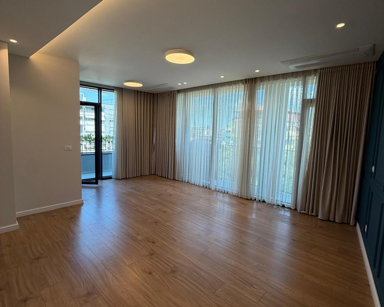 🏢 Ambient Zyrash me Qira | Lake View, Tiranë