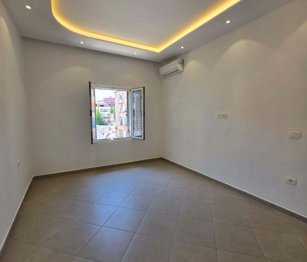 Me Qera: ZYRË - 80m2 📍Garda / Liqeni artificial