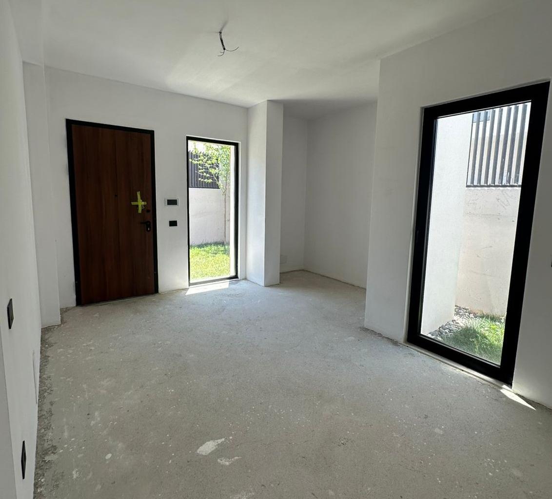 🏡 Vilë Private për Shitje – Liqeni i Thatë, Tiranë ✨