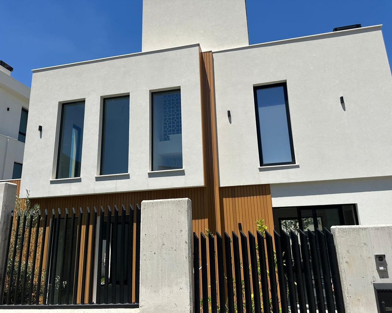 🏡✨ SHITET VILË PRIVATE | ZONË ELITARE – LIQENI I THATË!